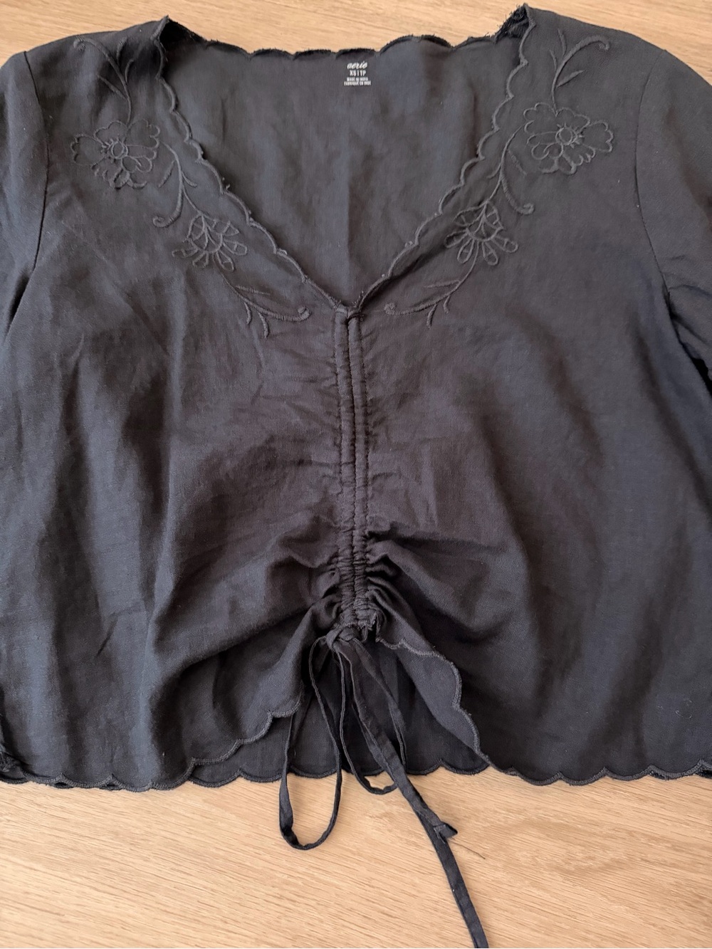 AE Ruched Black Top - Picture 2 of 3